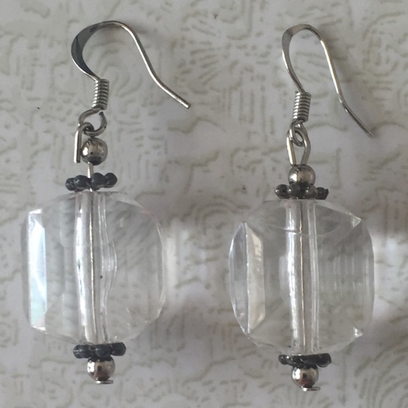 Clear Block Bead & Silver-tone Drop Pierced Earrings - Picture 4 of 5